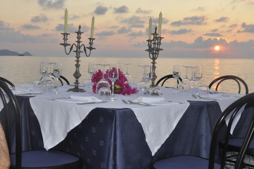 Hotel Ristorante La Scogliera - Nuova Gestione ピラーイノ エクステリア 写真