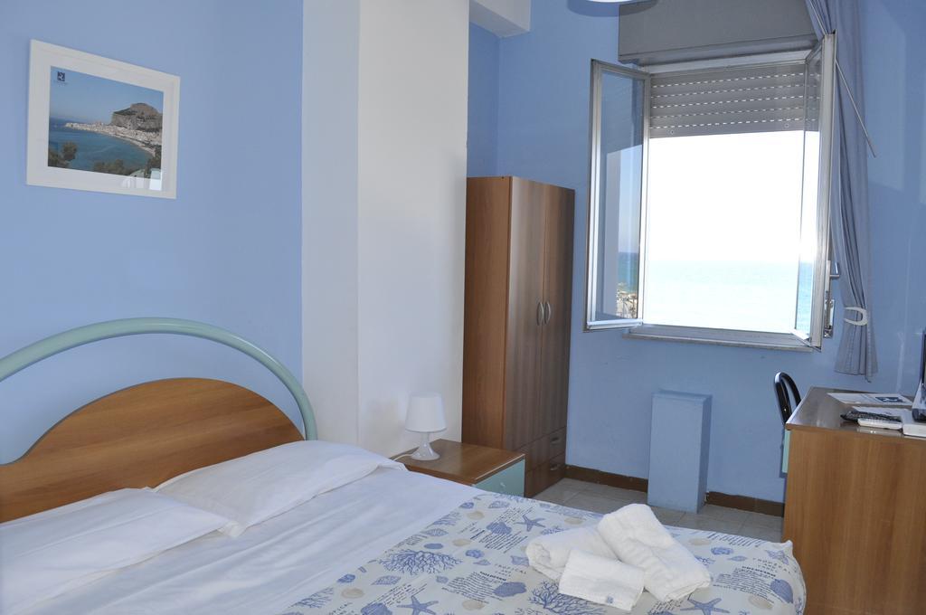Hotel Ristorante La Scogliera - Nuova Gestione ピラーイノ エクステリア 写真