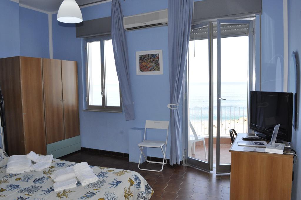 Hotel Ristorante La Scogliera - Nuova Gestione ピラーイノ エクステリア 写真