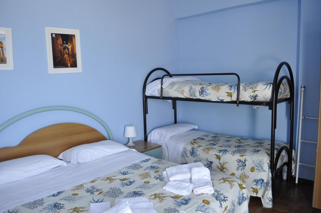 Hotel Ristorante La Scogliera - Nuova Gestione ピラーイノ エクステリア 写真
