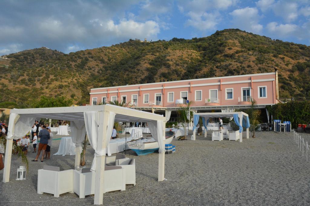 Hotel Ristorante La Scogliera - Nuova Gestione ピラーイノ エクステリア 写真